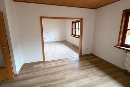 Wohnung Floh-Seligenthal Seligenthal - 3 Zimmer, 80 m&sup2;, 790&euro; | Angebot:26612251