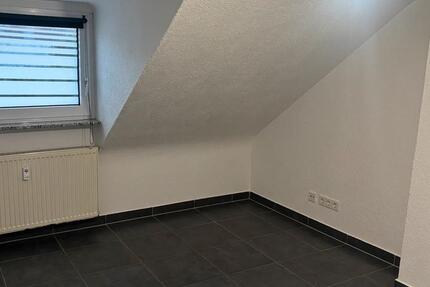 Helle Dachgeschosswohnung mit Einbauküche 2 zimmer