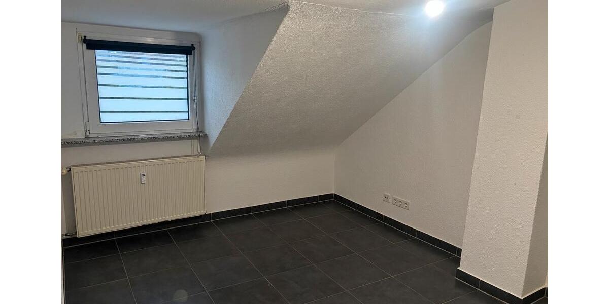 Helle Dachgeschosswohnung mit Einbauküche 2 zimmer