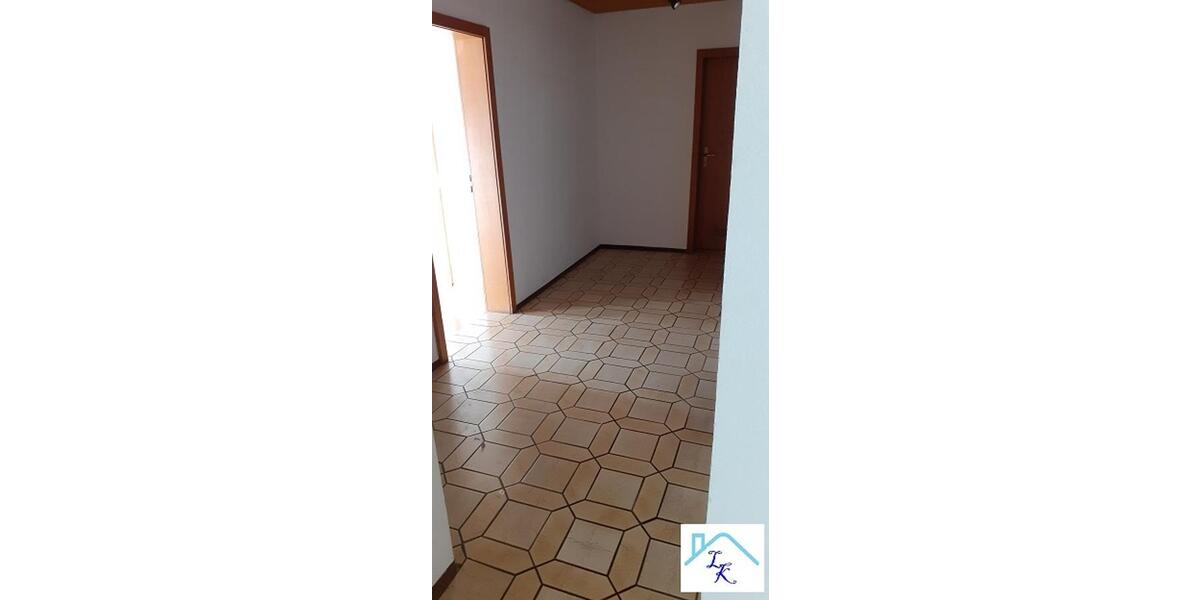 Großzügige und helle Wohnung in Röslau mit Balkon zu vermieten. 4 zimmer