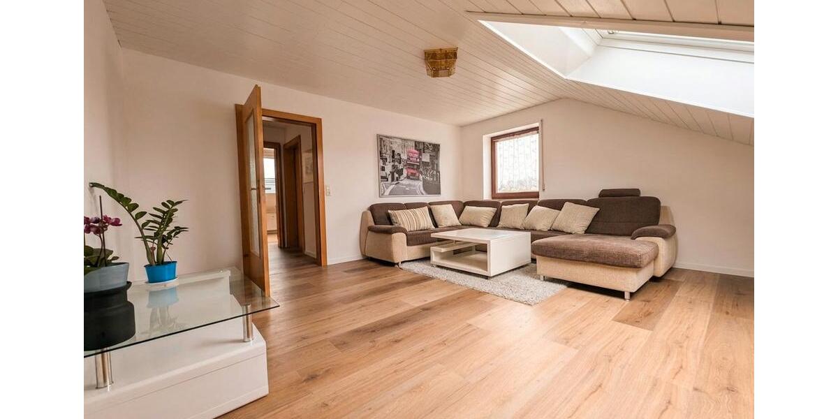 Dachgeschoßwohnung Wenzenbach - 4 Zimmer, 89 m&sup2;, 990&euro; | Angebot:26284468