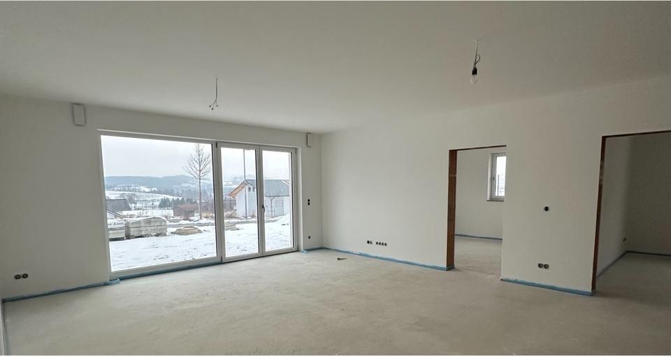 Erdgeschoßwohnung Cham - 3 Zimmer, 110 m&sup2;, 1.050&euro; | Angebot:25080757