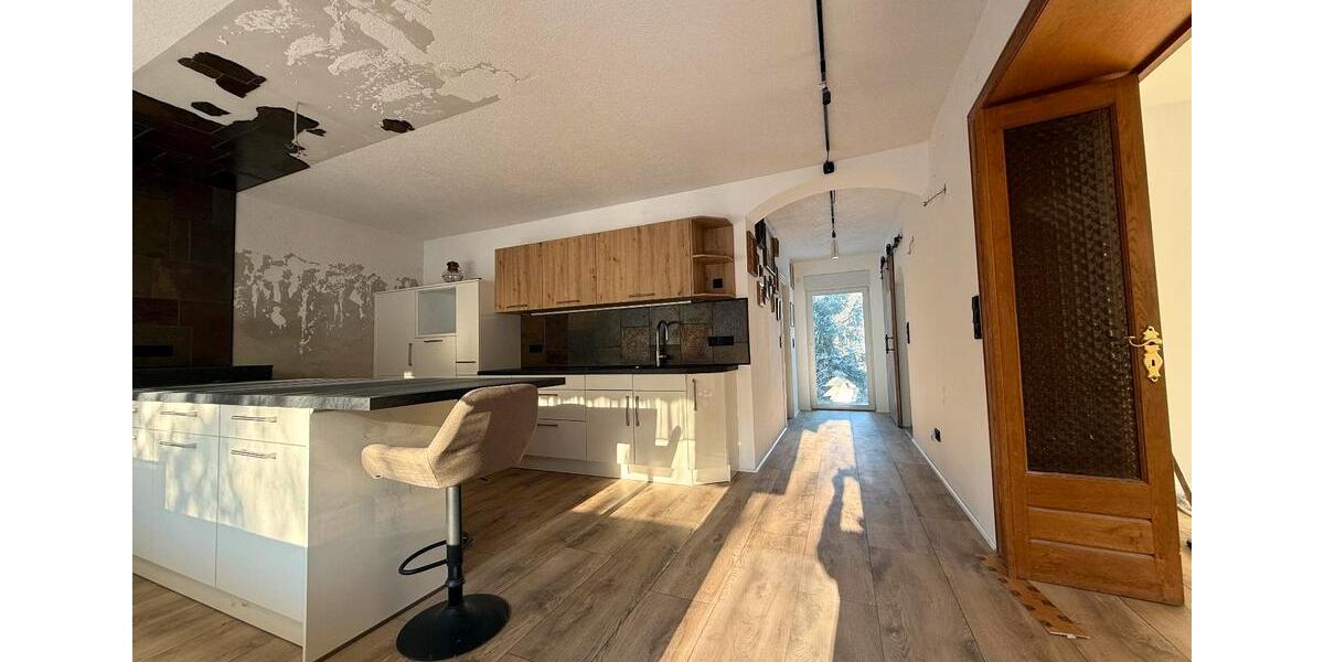 Kernsanierte, großzügige 2-Zimmer Wohnung im Grünen 2 zimmer