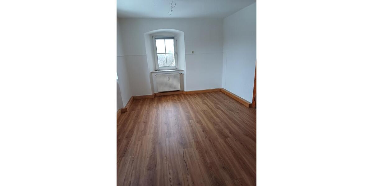 Erdgeschoßwohnung Münchberg - 3 Zimmer, 72 m&sup2;, 400&euro; | Angebot:25049293