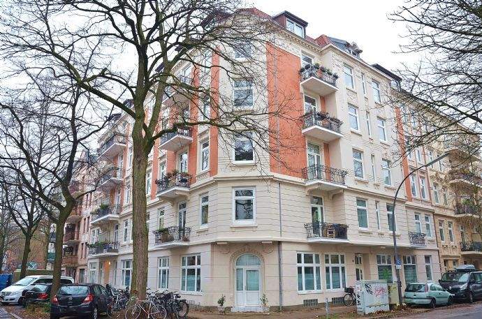 Gepflegte Altbau- ObergeschossWohnung mit überdachtem PKW-Stellplatz und guter Raumaufteilung in beliebter Wohnlage in Hamburg- Eimsbüttel