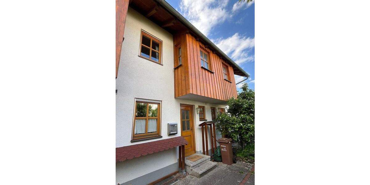 gepflegtes, ruhig gelegenes RMH mit Platz für die gesamte Familie und 2 Stellplätzen 5 zimmer