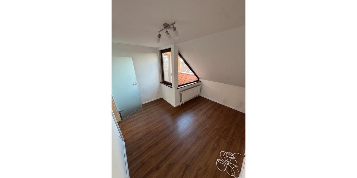 Dachgeschoßwohnung Wolfsburg Alt-Wolfsburg - 3 Zimmer, 65 m&sup2;, 700&euro; | Angebot:26606682