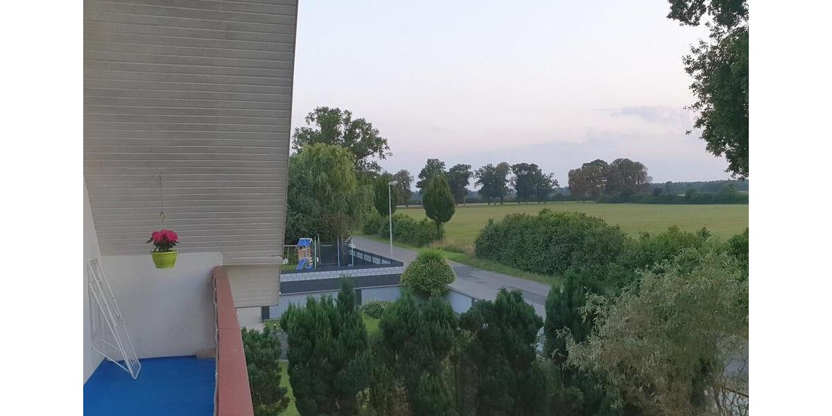 Sehr komf., ruhige Wohnung mit EBK,Solar,Kamin,Balkon, Stellpl. 4 zimmer