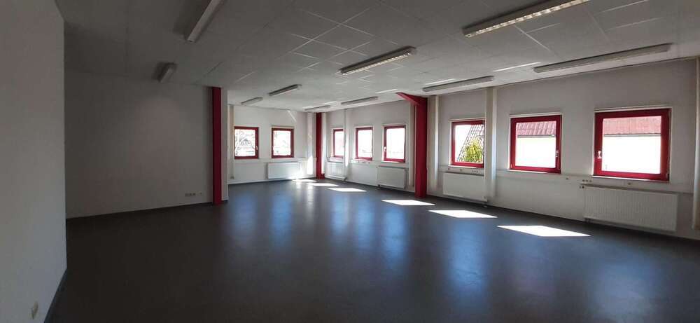 Halle in Hemhofen 1.999 € 286 m²