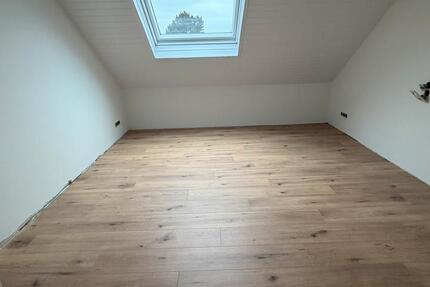 Haus Niederkassel - 6 Zimmer, 120 m&sup2;, 1.800&euro; | Angebot:24833348