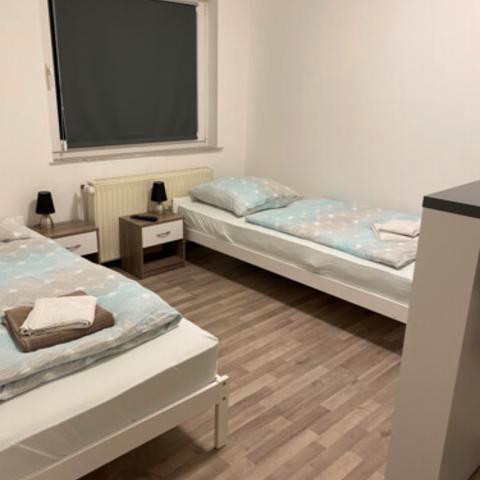 Wohnen auf Zeit Laatzen - 4 Zimmer, 15 m&sup2;, 18&euro; | Angebot:25843049
