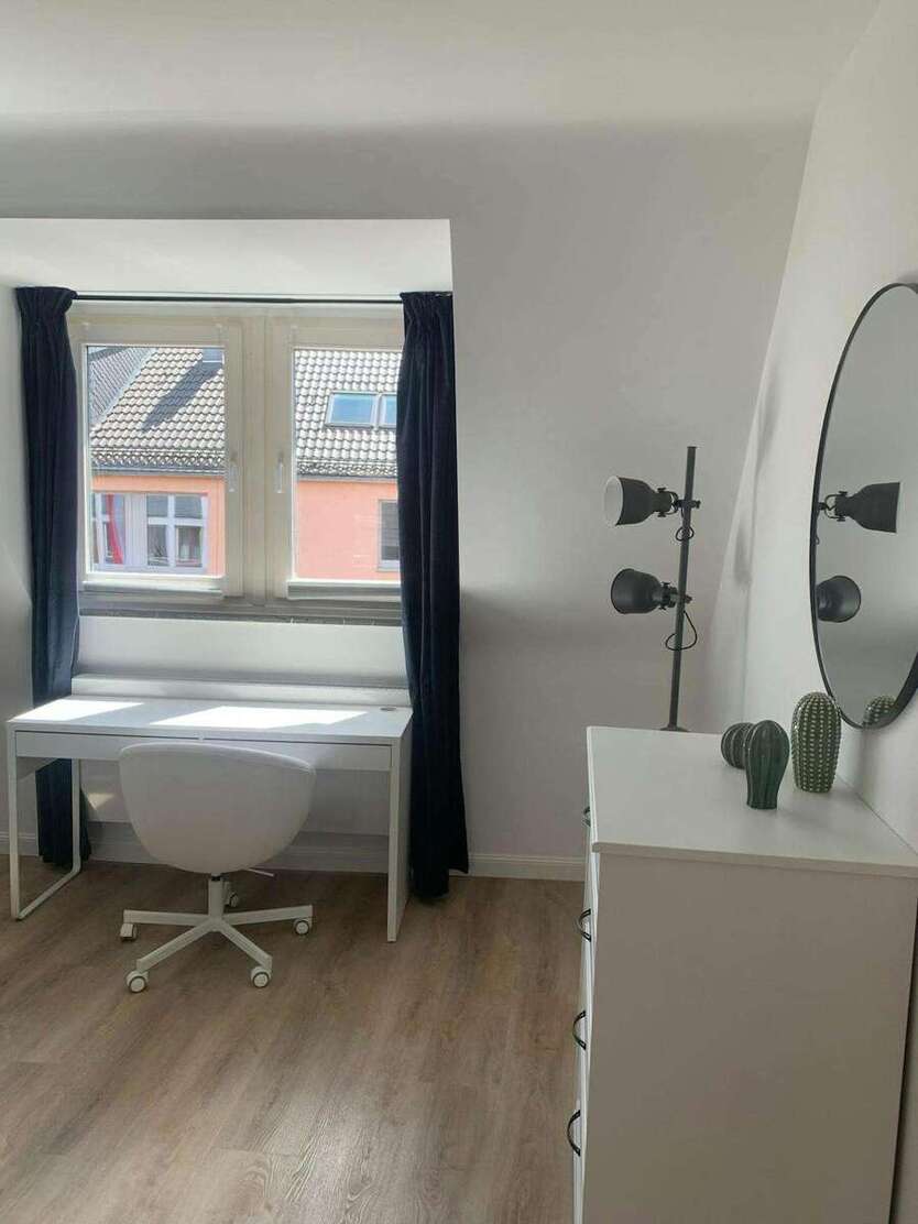 WG-Zimmer in Düsseldorf 899 € 25 m² zimmer