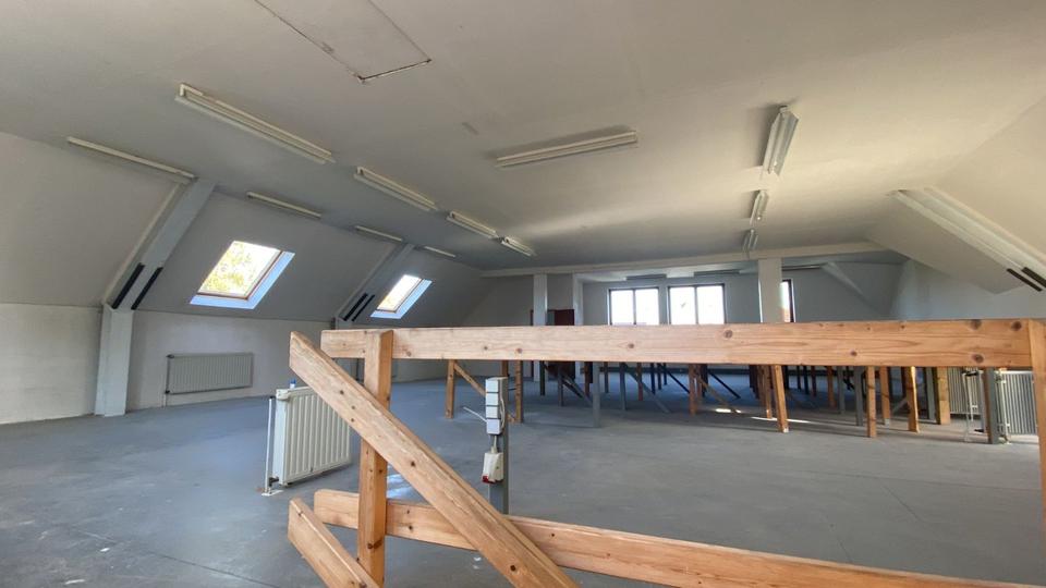 Onlinehandel Lager Hobbyraum mit Büro und Toilette zimmer