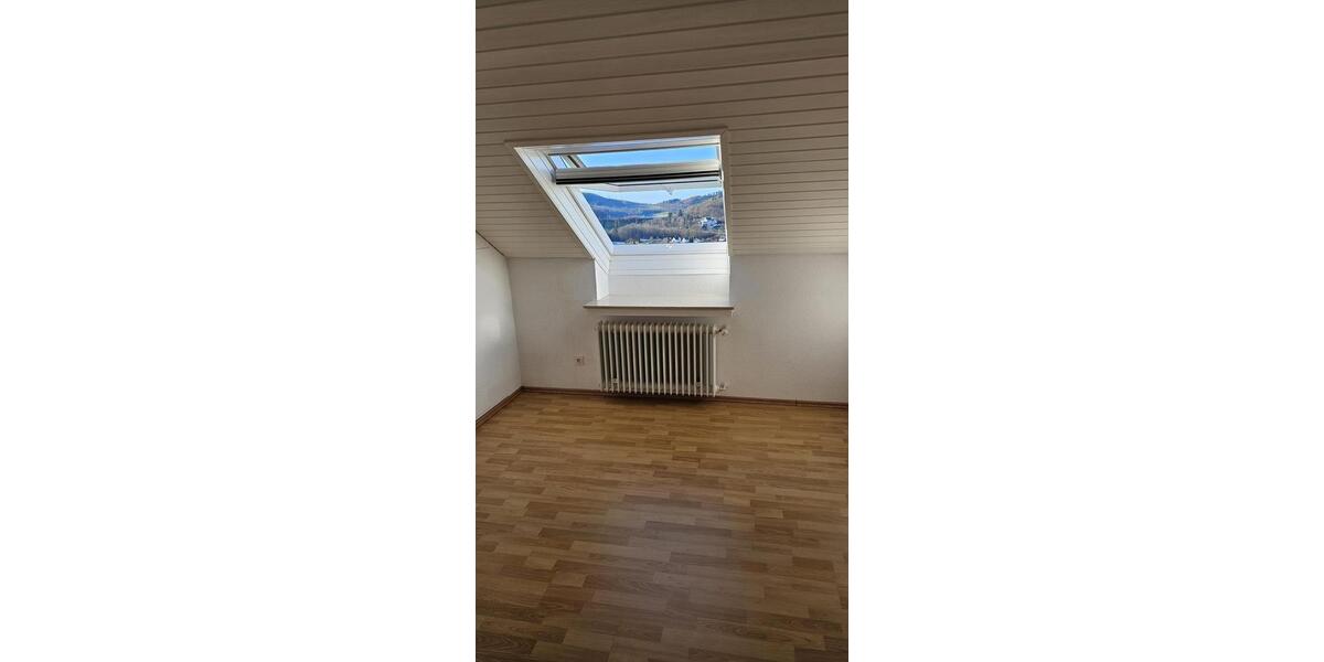 Etagenwohnung Meschede - 5 Zimmer, 180 m&sup2;, 1.100&euro; | Angebot:25551536
