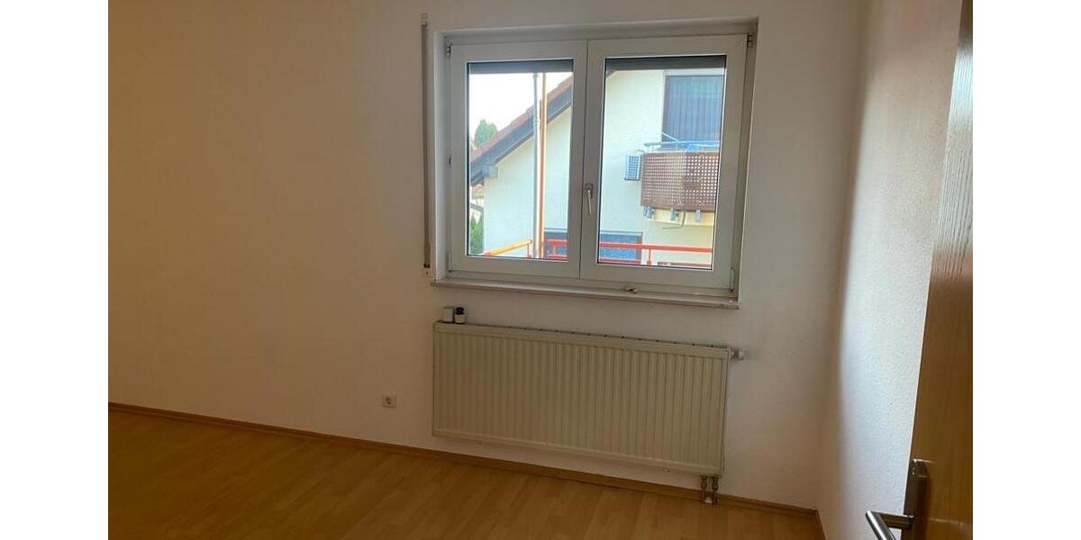 Hochparterre Brackenheim - 3.5 Zimmer, 75 m&sup2;, 1.050&euro; | Angebot:26235925