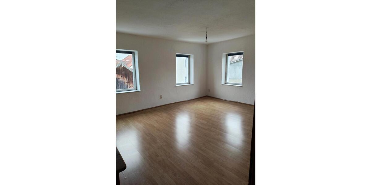 Etagenwohnung Hengersberg - 5 Zimmer, 140 m&sup2;, 550&euro; | Angebot:24771838