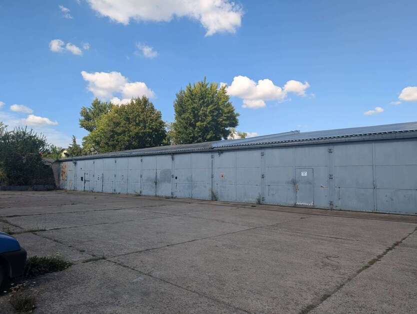 Halle in Staßfurt 695 € 387 m²