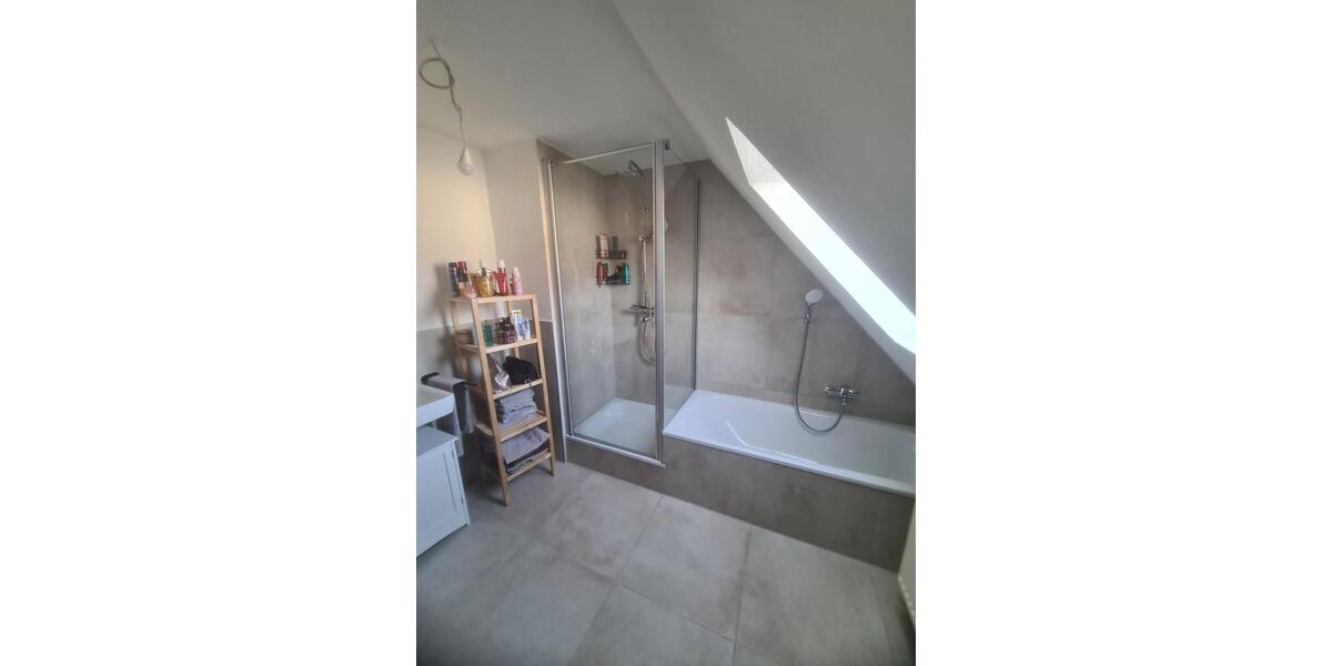 Freistehendes Einfamilienhaus mit großem Garten und Balkon 9 zimmer