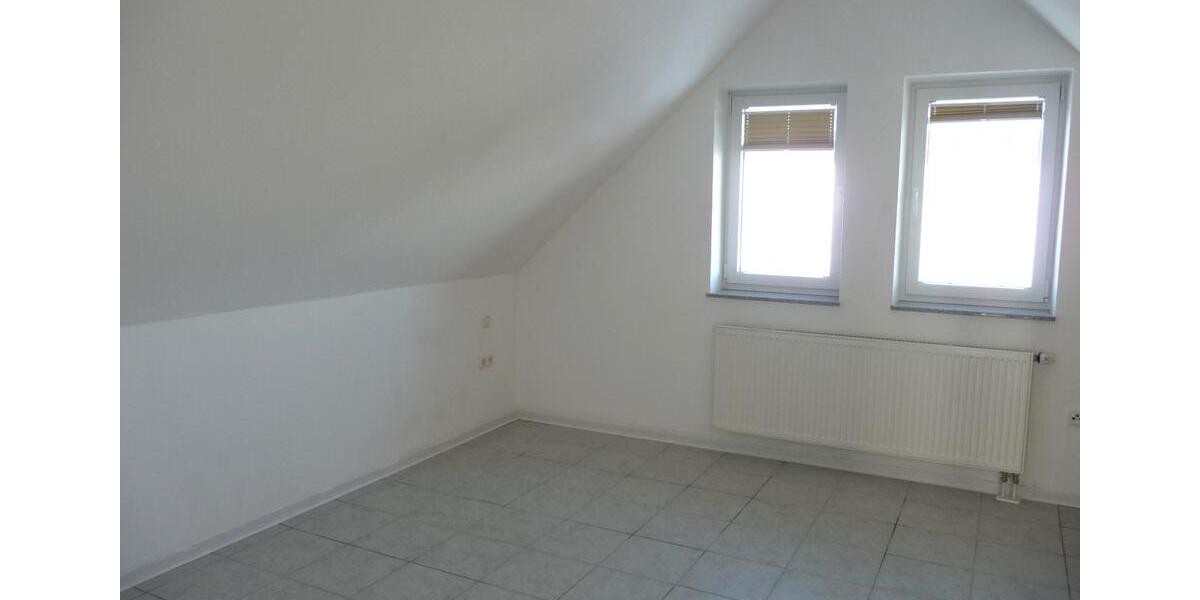 Dachgeschoßwohnung Niederaula - 2.5 Zimmer, 75 m&sup2;, 568&euro; | Angebot:26150179