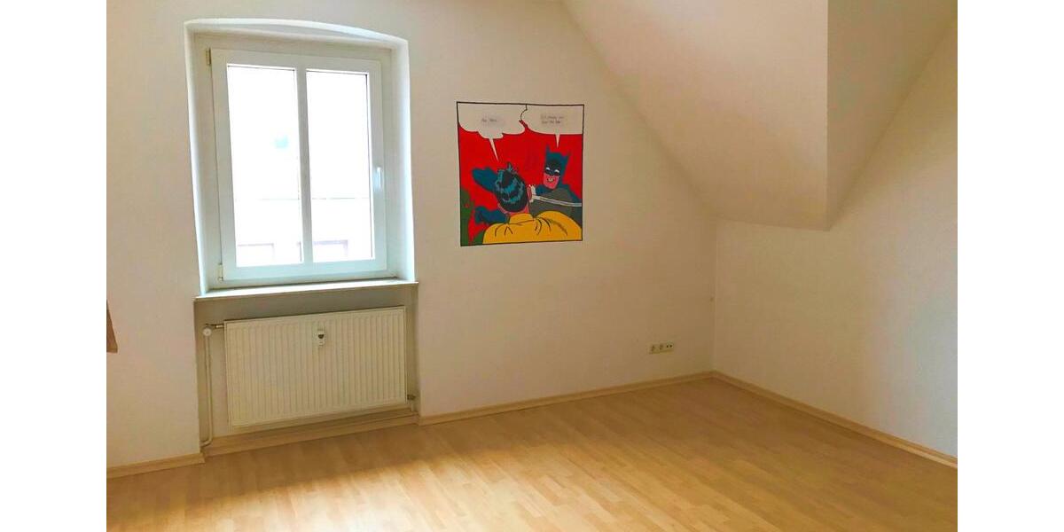 Dachgeschoßwohnung Weiden in der Oberpfalz - 3 Zimmer, 90 m&sup2;, 850&euro; | Angebot:26638674