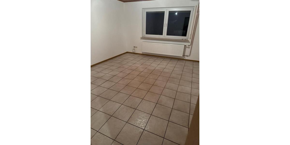 Etagenwohnung Neunkirchen - 3 Zimmer, 84 m&sup2;, 350&euro; | Angebot:26616087
