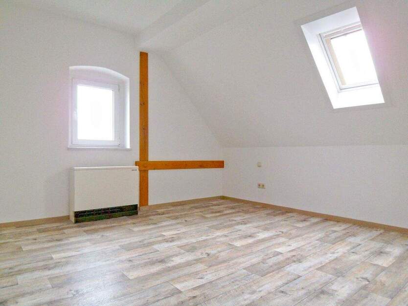 Moderne 3-Raum-DG-Wohnung mit Garage und gemeinschaftlichen Grundstück bei Bautzen 3 zimmer