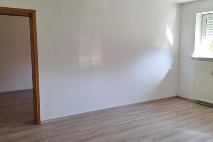 Wohnung Schierling - 3 Zimmer, 90 m&sup2;, 600&euro; | Angebot:25655385