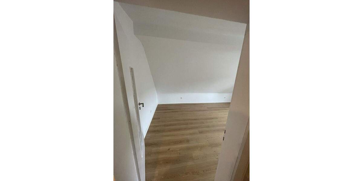 4-Zimmer Dachgeschosswohnung vollständig saniert 4 zimmer