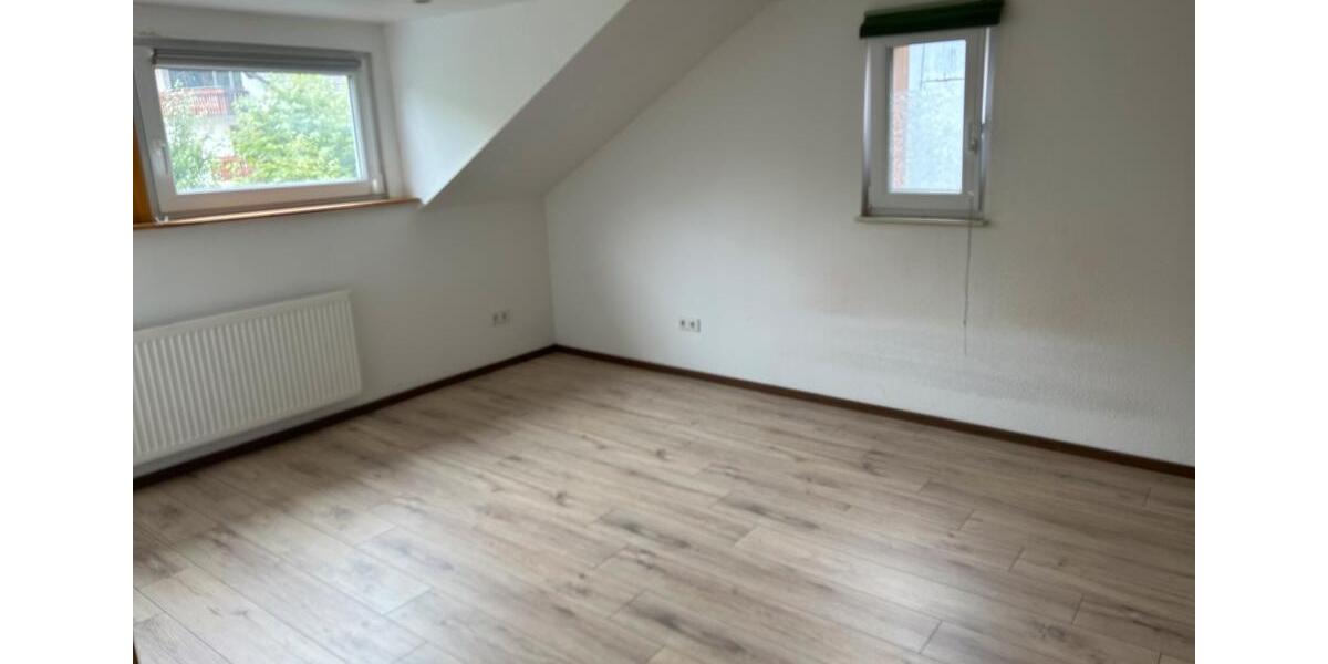 Etagenwohnung Blumberg - 4 Zimmer, 110 m&sup2;, 1.200&euro; | Angebot:26503218