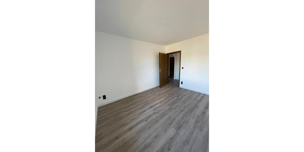 Etagenwohnung Krefeld Gellep-Stratum - 2 Zimmer, 73 m&sup2;, 805&euro; | Angebot:25942475