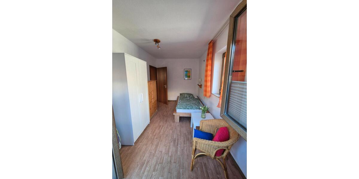 Wohnen auf Zeit Würzburg - 3 Zimmer, 25 m&sup2;, 40&euro; | Angebot:25276635