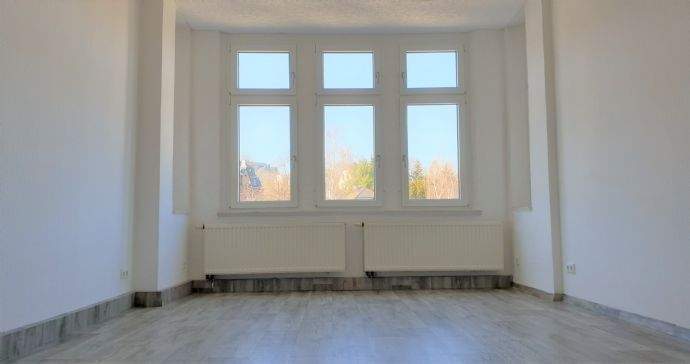 Idividuell Wohnen mit Einbauküch im Altbau Charme mit Balkon 3 zimmer