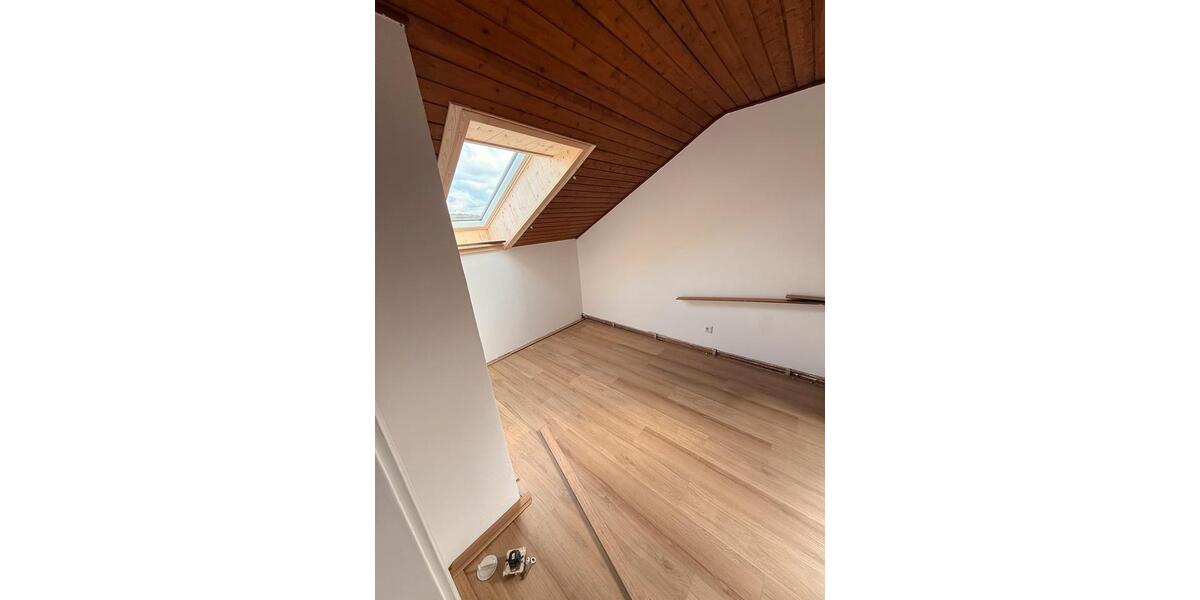 Dachgeschoßwohnung Zeitlarn - 2 Zimmer, 62 m&sup2;, 700&euro; | Angebot:25945330