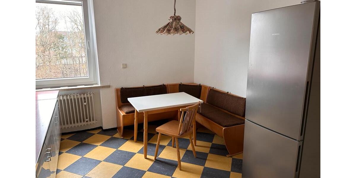 Dachgeschoßwohnung Hof Altstadt - 4 Zimmer, 120 m&sup2;, 650&euro; | Angebot:26591661