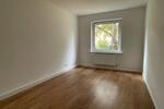 Sanierte 2 Zimmer Wohnung im Erdgeschoss zimmer