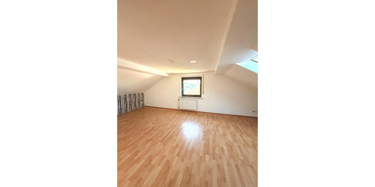 Dachgeschoßwohnung Oberderdingen - 2 Zimmer, 78 m&sup2;, 800&euro; | Angebot:26693299
