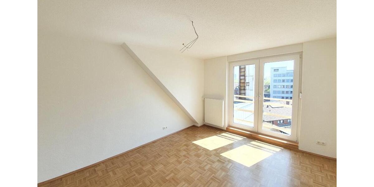 Dachgeschoßwohnung Essen Huttrop - 2.5 Zimmer, 61 m&sup2;, 680&euro; | Angebot:24878426