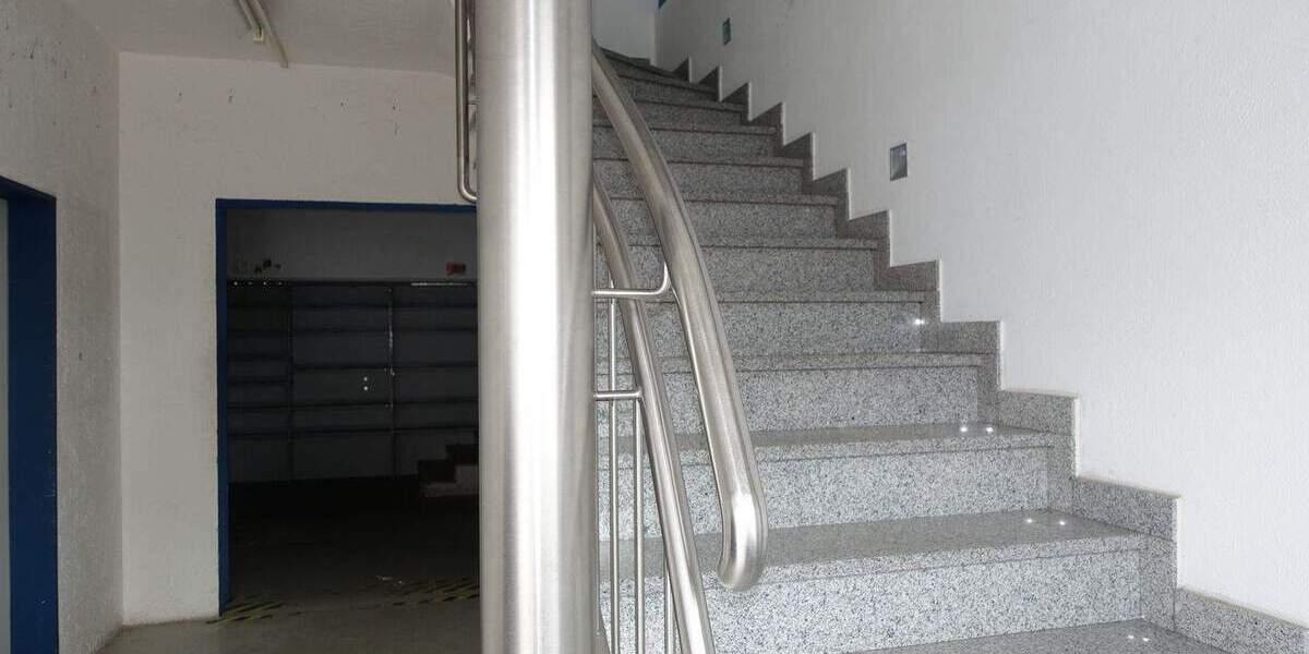 großzügige Büro- und Lagerräume mit 3 WC zimmer