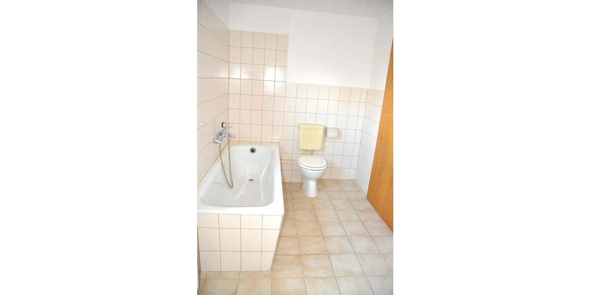 Dachgeschoßwohnung Glauchau - 2 Zimmer, 53 m&sup2;, 350&euro; | Angebot:17236847