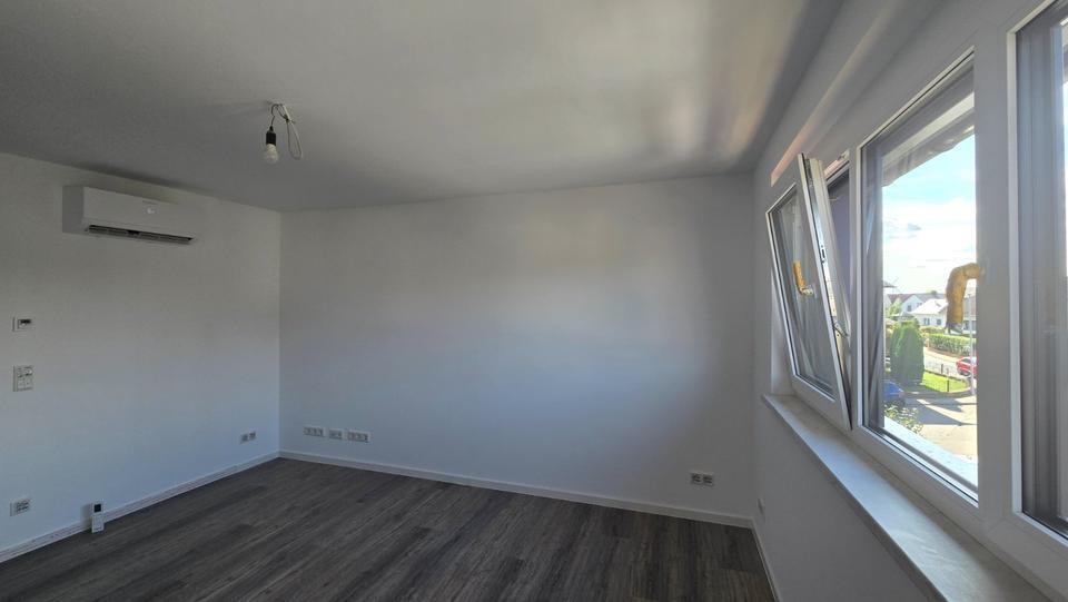 Erstbezug nach Kernsanierung: 3,5-Raum-Wohnung mit gehobener Auss