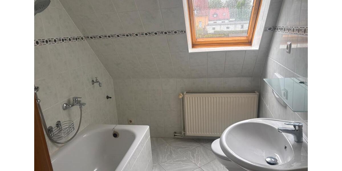 Etagenwohnung Bitterfeld-Wolfen Greppin - 4 Zimmer, 80 m&sup2;, 550&euro; | Angebot:26645411