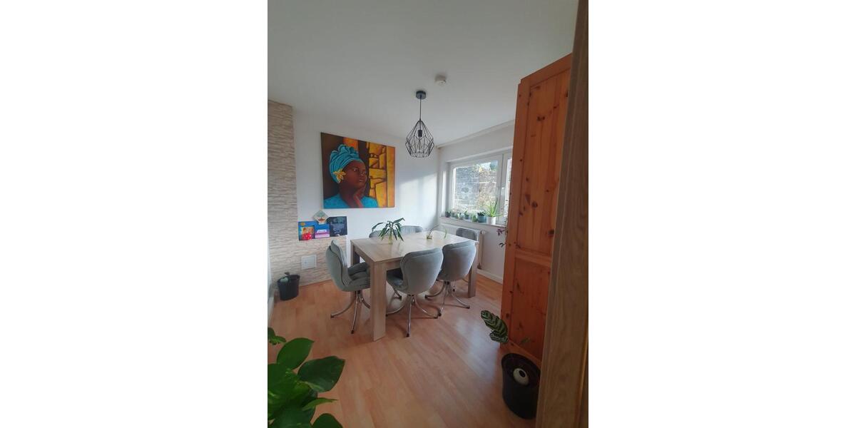 Modernisierte 4-Zimmer-Etagenwohnung mit Balkon und Einbauküche 4 zimmer