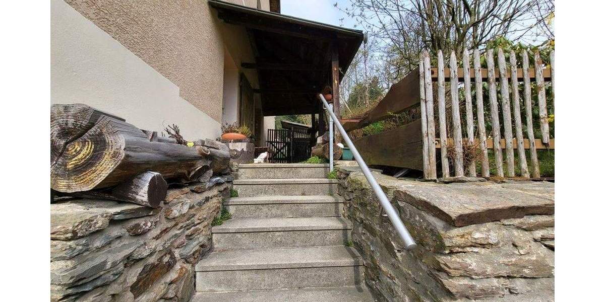 Etagenwohnung Lauter-Bernsbach OT Oberpfannenstiel Bernsbach - 5 Zimmer, 115 m&sup2;, 690&euro; | Angebot:23957369