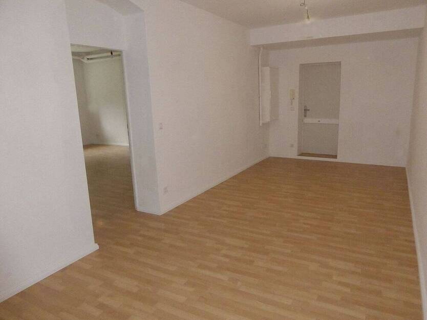 Hessenallee – SOUTERRAIN-Wohnung – großzügiger Grundriss – 2 Zimmer