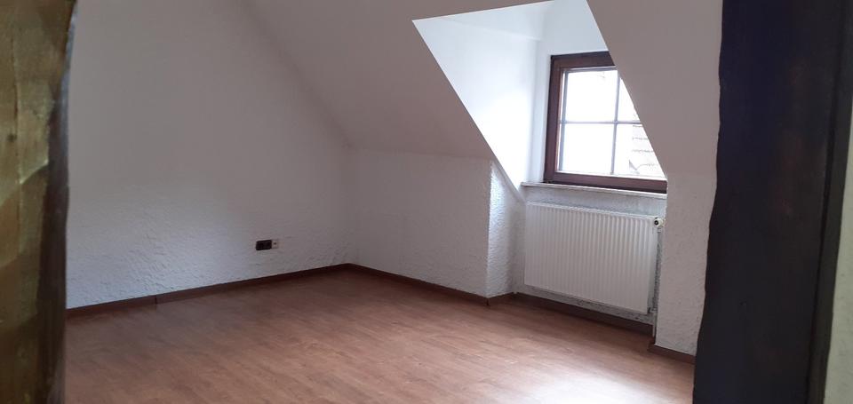 Dachgeschoßwohnung Mainz Ebersheim - 3 Zimmer, 70 m&sup2;, 850&euro; | Angebot:26561111