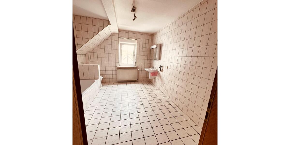 Dachgeschoßwohnung Finnentrop - 3 Zimmer, 80 m&sup2;, 600&euro; | Angebot:26611429