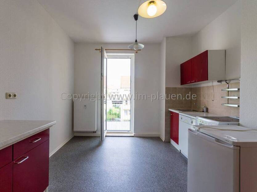 Plauen-Haselbrunn: 2-Zimmer-DG-Wohnung mit Balkon & EBK - ab sofort