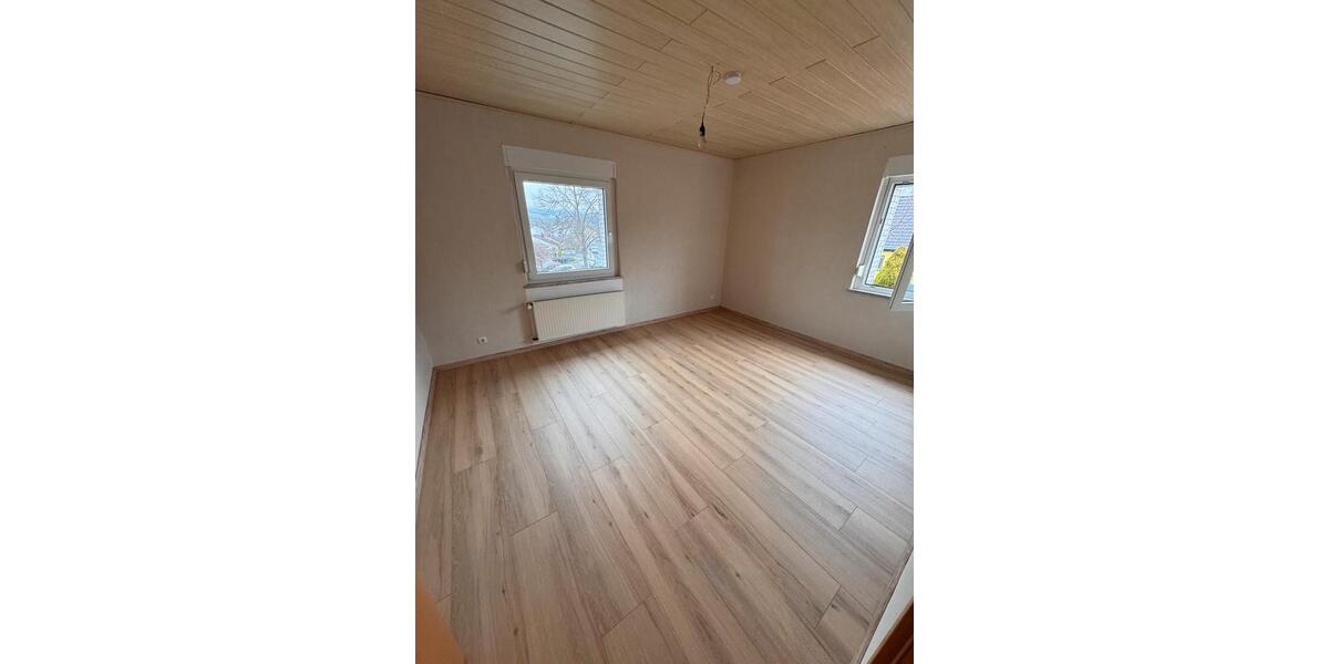Etagenwohnung Weißenthurm - 5 Zimmer, 117 m&sup2;, 900&euro; | Angebot:26277400