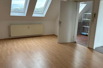 Gemütliche Dachgeschoss Wohnung 2 zimmer