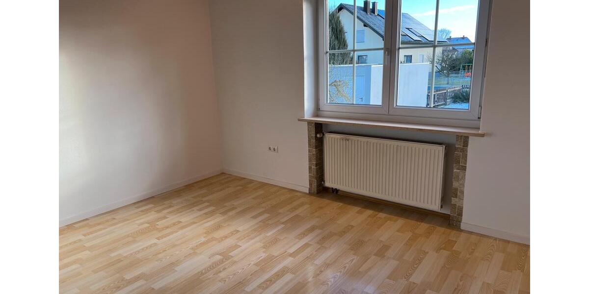 Einfamilienhaus Schwandorf - 3 Zimmer, 90 m&sup2;, 850&euro; | Angebot:24855306